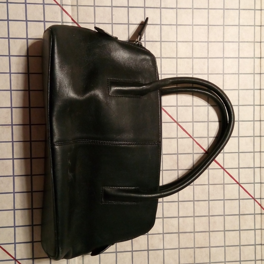 Kenneth Cole black leather purse